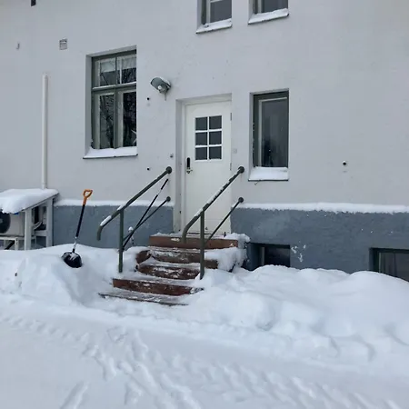 Vanha Kanttorila ,huone B Pohjakerroksessa Apartmán