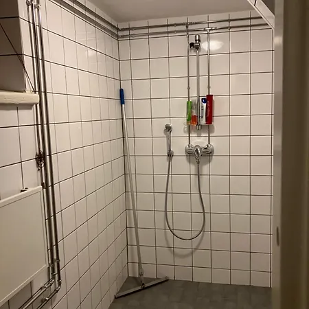 Vanha Kanttorila ,huone B Pohjakerroksessa