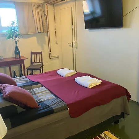 Apartament Vanha Kanttorila ,huone B Pohjakerroksessa *