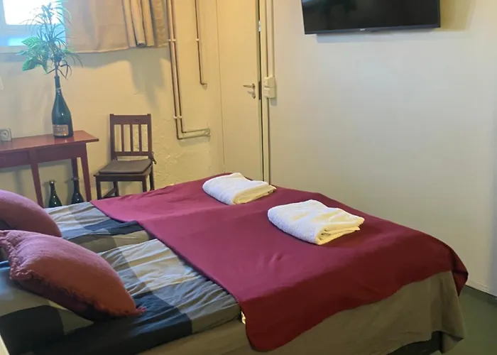 Daire Vanha Kanttorila ,huone B Pohjakerroksessa *