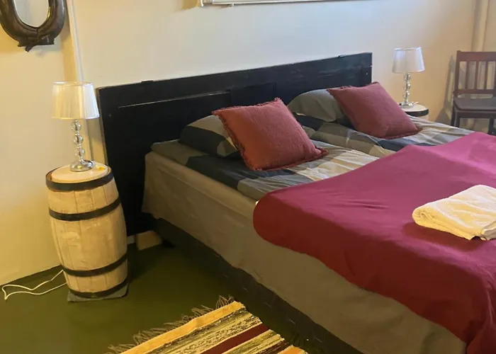 Vanha Kanttorila ,huone B Pohjakerroksessa * Loviisa